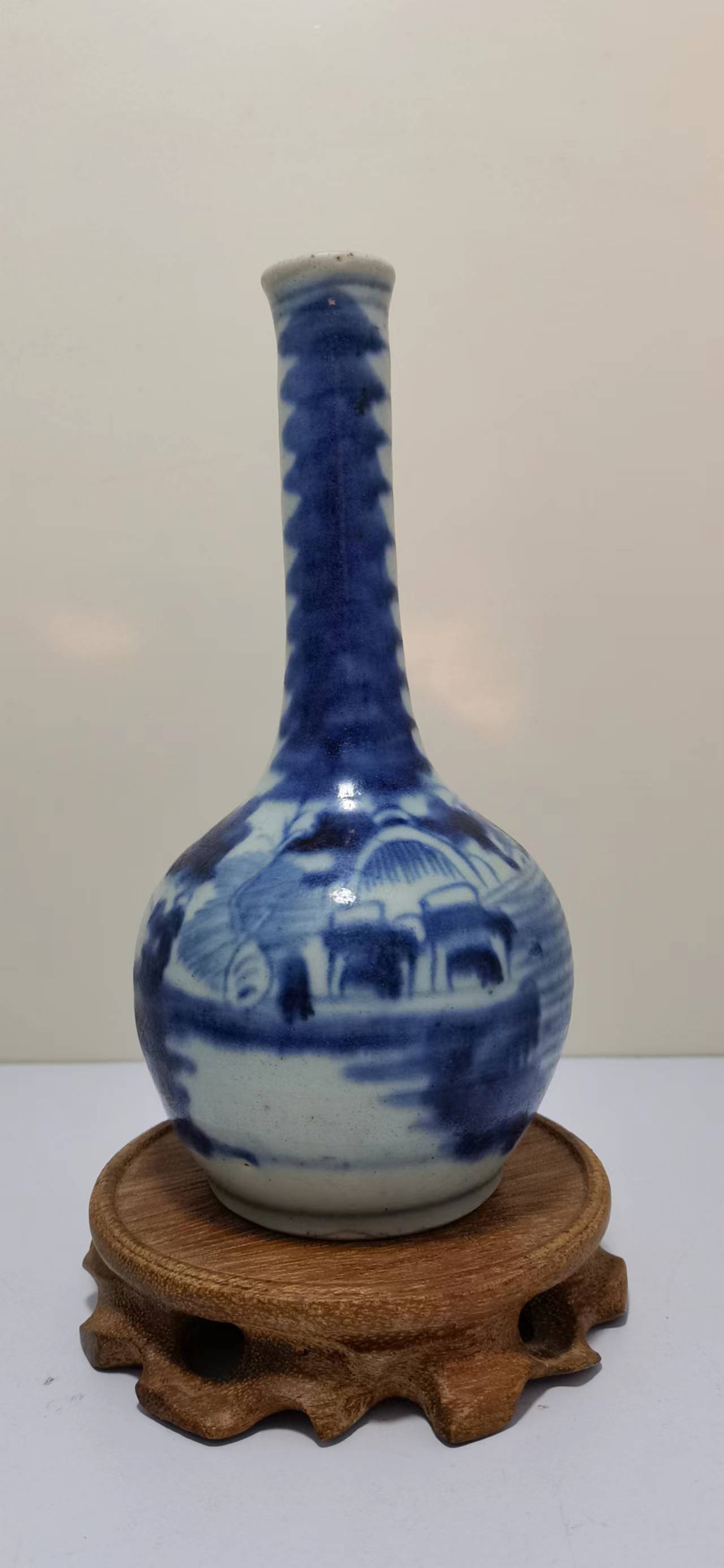 域鉴古玩】青花山水人物纹四方菱形瓶，模糊偏老鉴定结果_青花