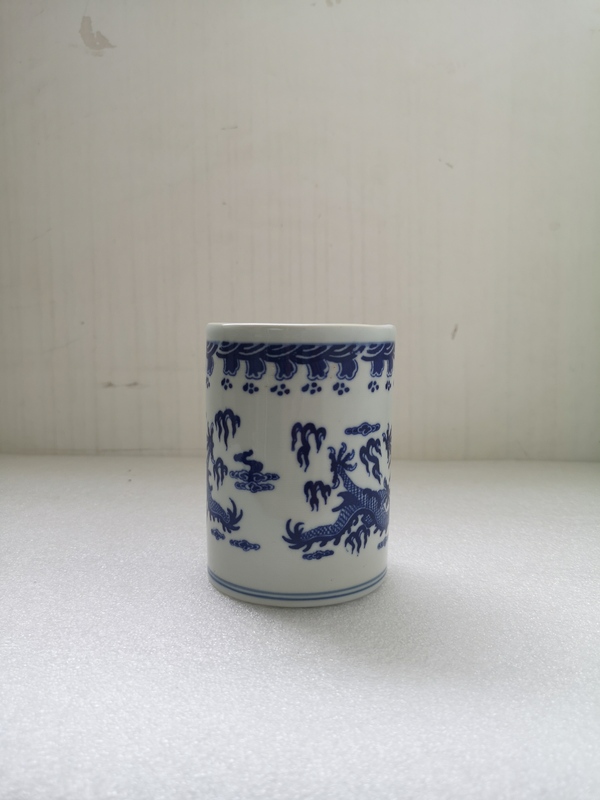 古玩陶瓷八十年代乾隆年制款龍紋青花筆筒拍賣,當前價格398元