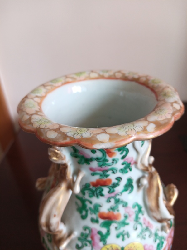 古玩陶瓷晚清人物紋螭龍廣彩瓶拍賣,當前價格3580元
