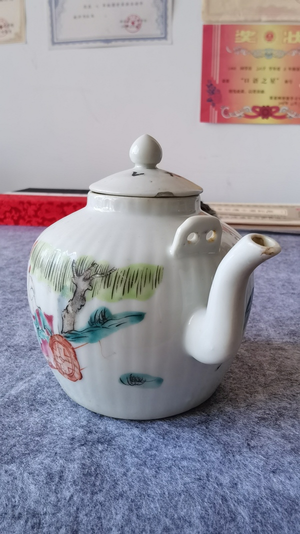 古玩陶瓷晚清.人物紋粉彩提梁壺拍賣,當前價格240元