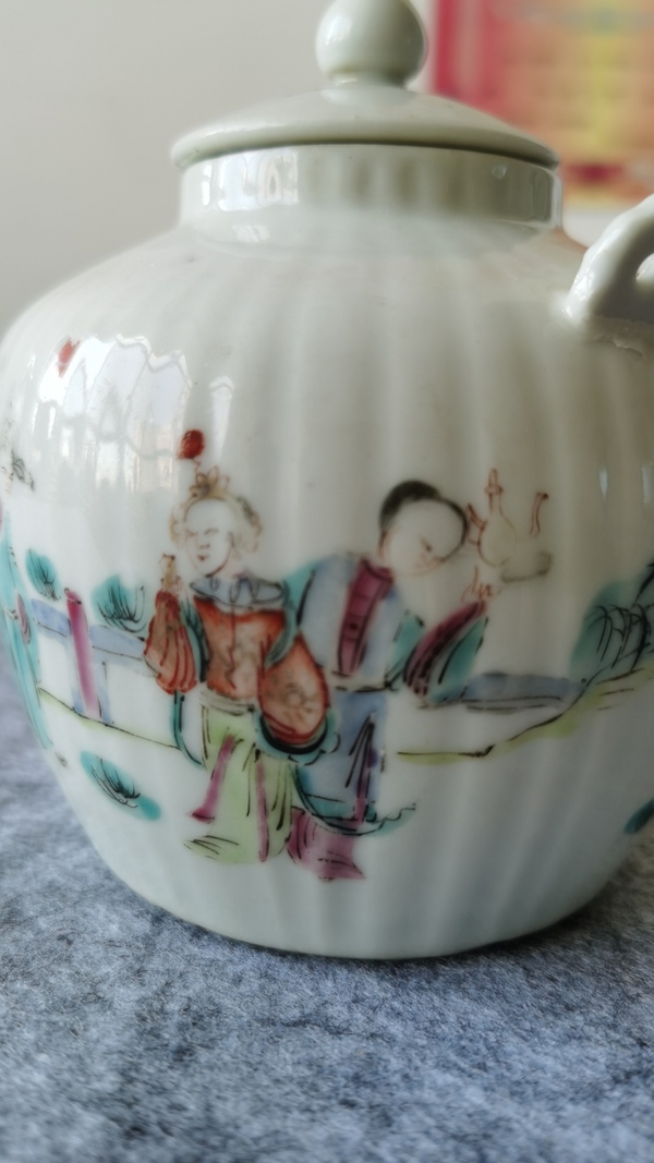 古玩陶瓷晚清.人物紋粉彩提梁壺拍賣,當前價格240元