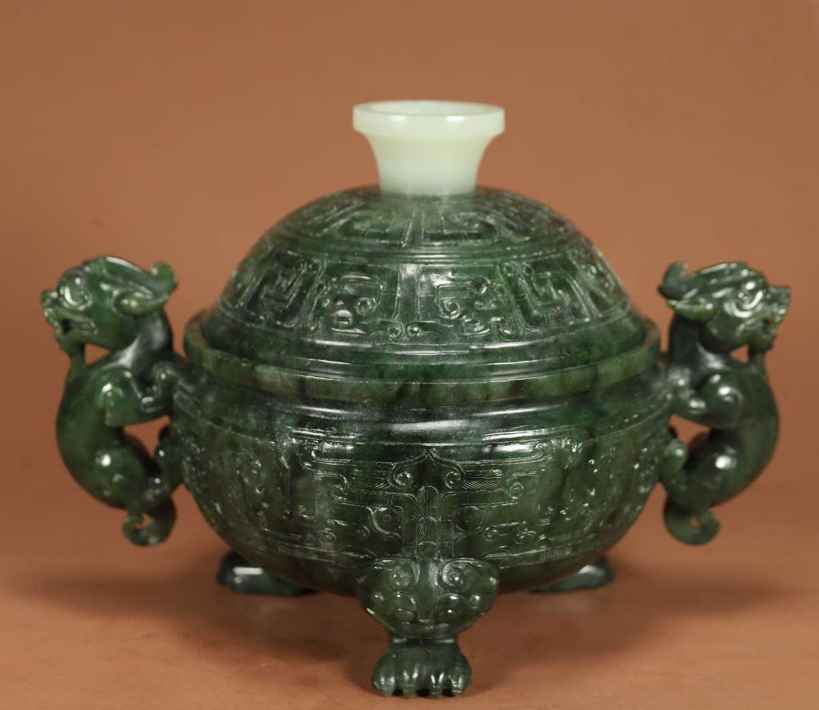 中国　緑瑪瑙彫刻　雙耳活環　花鈕蓋爐　飾壷　箱付　D　Ｒ2728Ａ