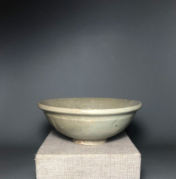 古玩轉(zhuǎn)賣(精品細(xì)路)龍泉釉纏枝花卉紋大碗拍賣,當(dāng)前價格850元