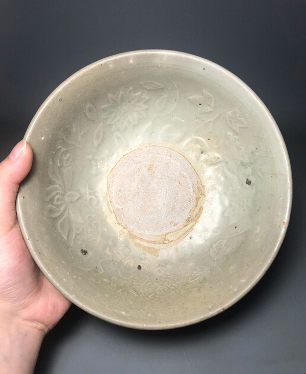 古玩陶瓷(精品細路)龍泉釉纏枝花卉紋大碗拍賣,當前價格0元