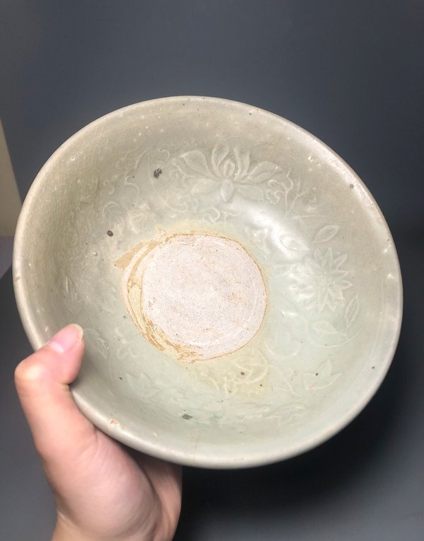 古玩陶瓷(精品細路)龍泉釉纏枝花卉紋大碗拍賣,當前價格0元
