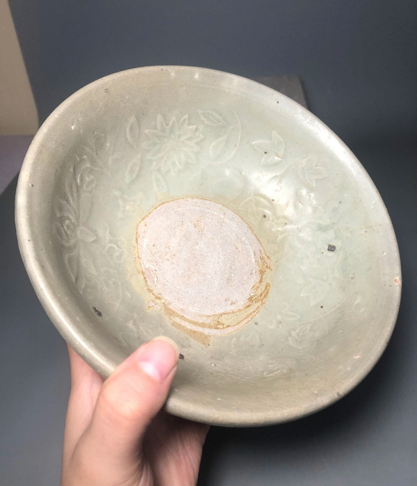 古玩陶瓷(精品細路)龍泉釉纏枝花卉紋大碗拍賣,當前價格0元