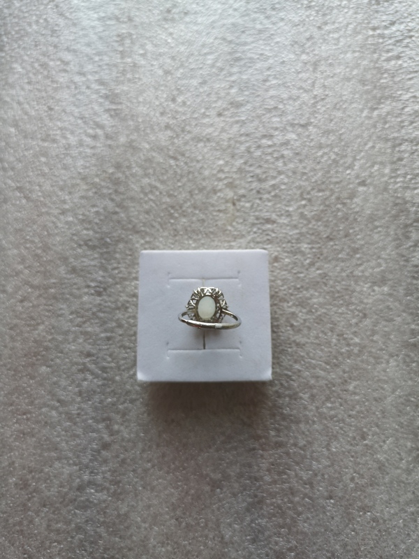 古玩玉器翡翠戒指拍賣,當前價格150元
