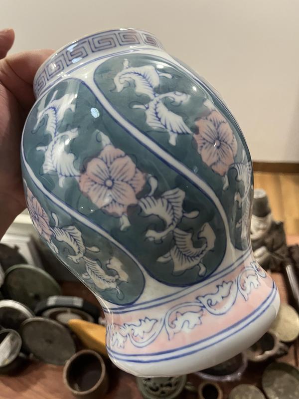 古玩陶瓷花卉紋蓋罐拍賣,當前價格10元