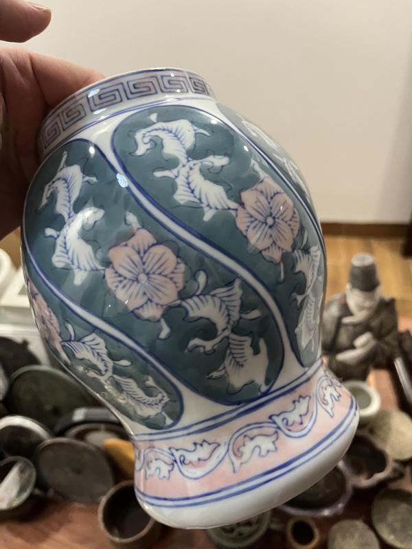 古玩陶瓷花卉紋蓋罐拍賣,當前價格10元