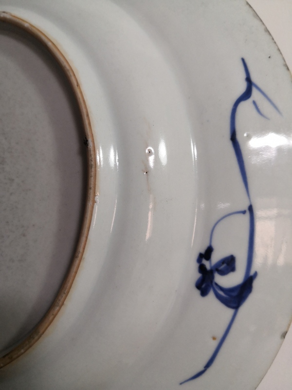 古玩陶瓷清代康熙至雍正青花加彩暗刻花花卉紋盤拍賣,當前價格9800元