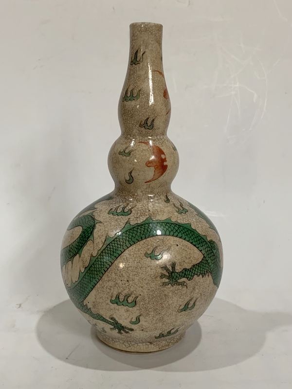 古玩陶瓷晚清哥釉紅綠彩龍紋葫蘆瓶拍賣,當(dāng)前價格0元