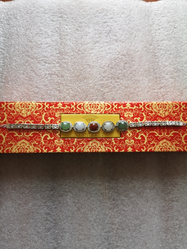 古玩玉器翡翠手鏈拍賣,當(dāng)前價(jià)格580元