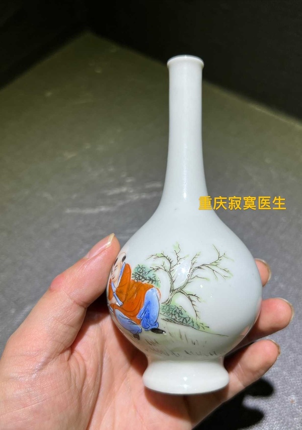古玩陶瓷粉彩嬰戲圖長頸瓶拍賣，當(dāng)前價格7700元