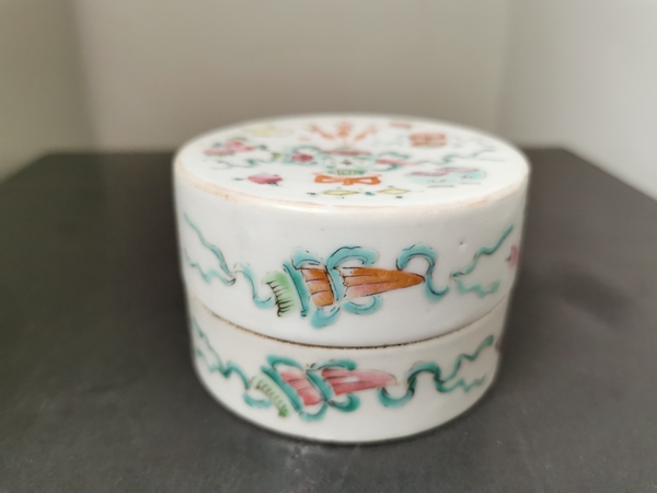 古玩陶瓷粉彩博古粉盒拍賣，當(dāng)前價(jià)格1500元
