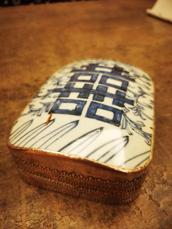 古玩陶瓷清代道光纏枝花囍字紋青花蓋盒拍賣,當(dāng)前價格1100元