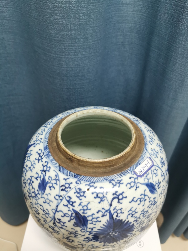 古玩陶瓷雍正花卉紋青花蓋罐拍賣，當(dāng)前價(jià)格2360元