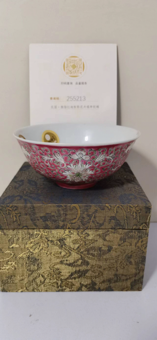 古玩陶瓷胭脂紅地粉彩花卉福壽紋碗拍賣，當前價格2300元