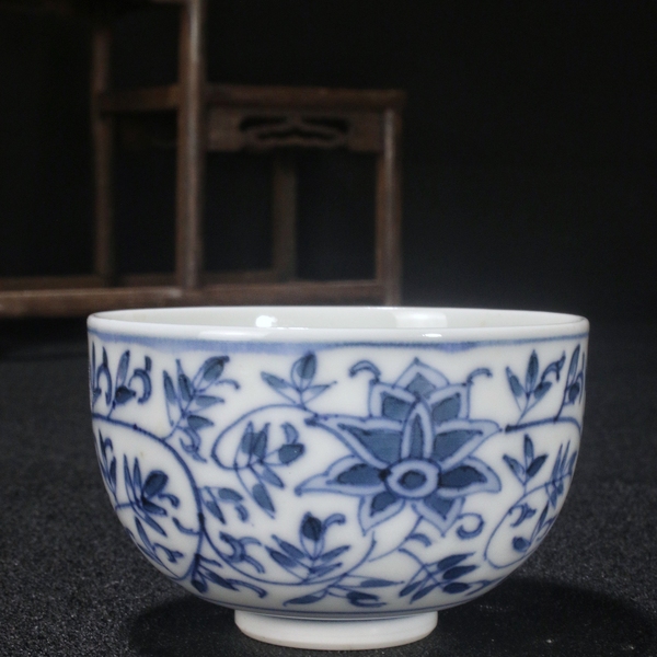 古玩陶瓷晚清民國·青花纏枝寶蓮紋茶杯拍賣,當(dāng)前價格6999元