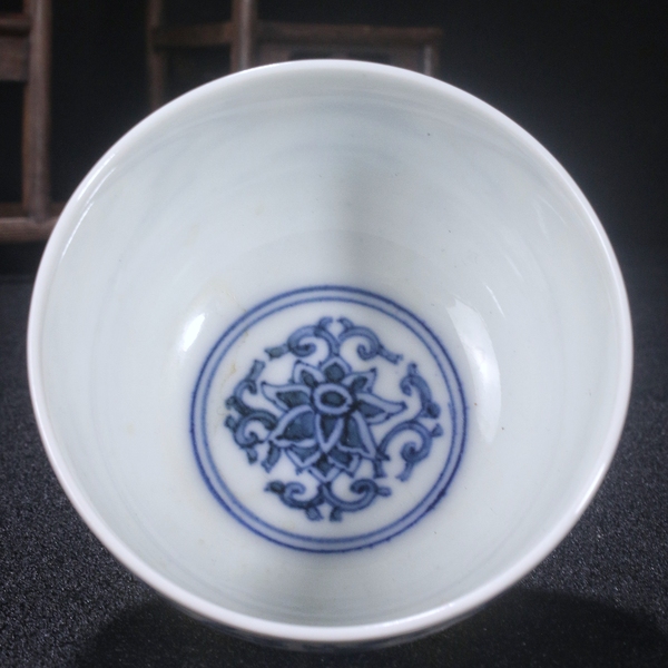 古玩陶瓷晚清民國·青花纏枝寶蓮紋茶杯拍賣,當(dāng)前價格6999元