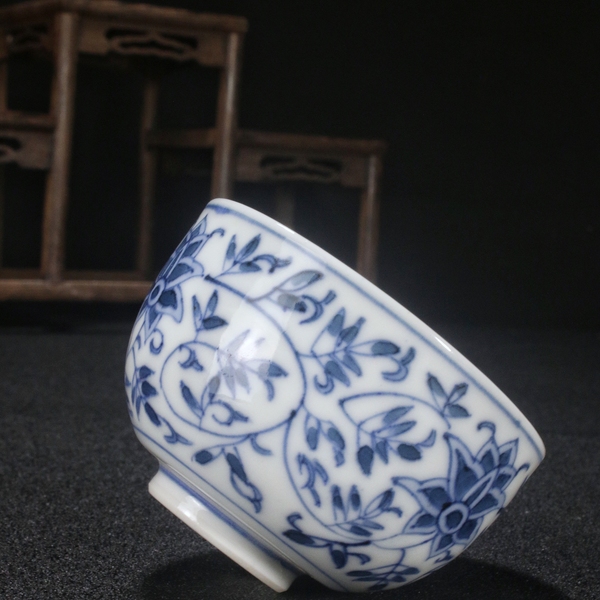 古玩陶瓷晚清民國·青花纏枝寶蓮紋茶杯拍賣,當(dāng)前價格6999元