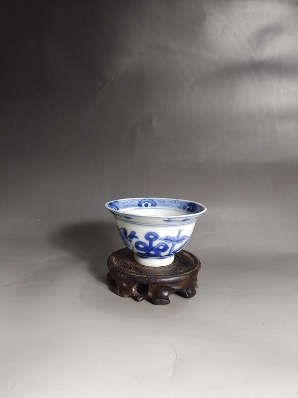 古玩陶瓷清中花蝶紋青花杯拍賣,當前價格666元