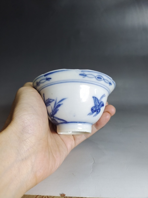 古玩陶瓷清中花蝶紋青花杯拍賣,當前價格666元