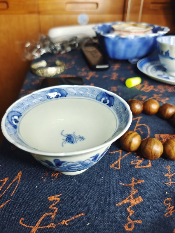 古玩陶瓷清中花蝶紋青花杯拍賣(mài)，當(dāng)前價(jià)格1100元