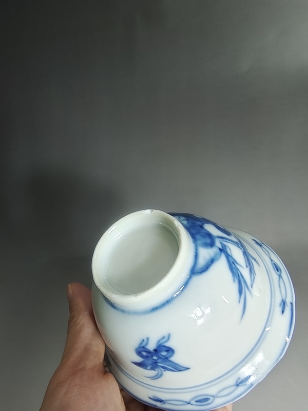 古玩陶瓷清中花蝶紋青花杯拍賣(mài)，當(dāng)前價(jià)格1100元