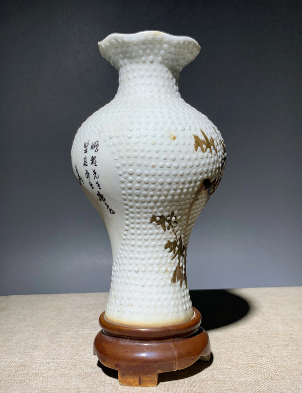古玩陶瓷通透漂亮白釉珍珠地綠彩竹葉詩紋花口瓶拍賣,當(dāng)前價格1588元