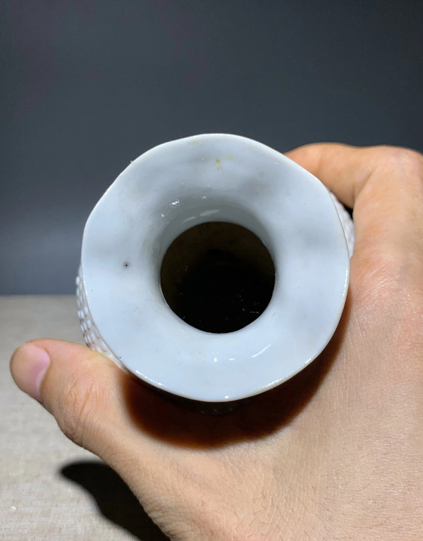 古玩陶瓷通透漂亮白釉珍珠地綠彩竹葉詩紋花口瓶拍賣,當(dāng)前價格1588元