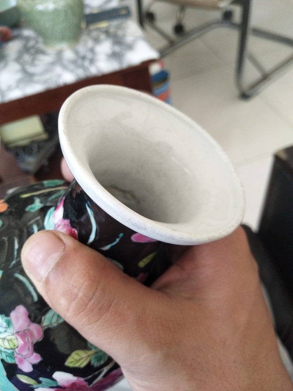 古玩陶瓷墨地粉彩開窗花卉瓶拍賣,當前價格2000元