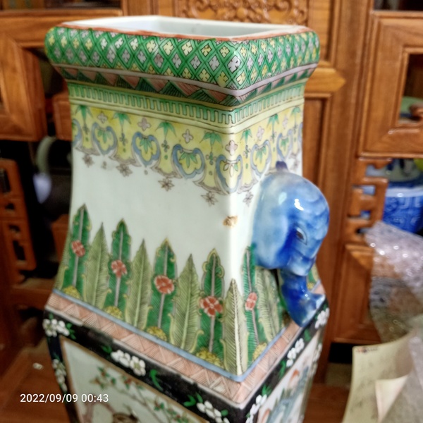 古玩陶瓷晚清雙象鼻耳花鳥紋四方彩繪瓶一對拍賣,當前價格38888元