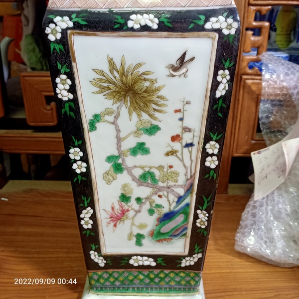 古玩陶瓷晚清雙象鼻耳花鳥紋四方彩繪瓶一對拍賣,當前價格38888元