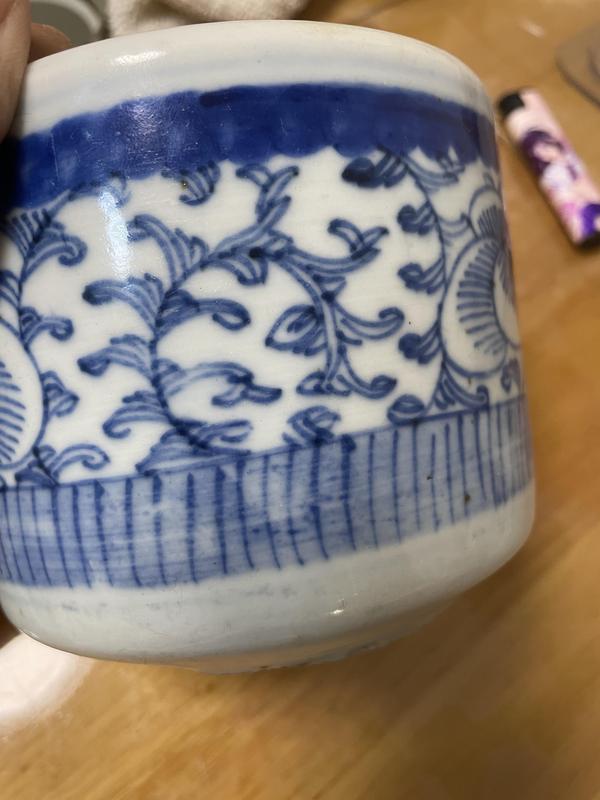 古玩陶瓷清代道光至咸豐纏枝花卉紋青花三足筒式香爐拍賣,當前價格1288元