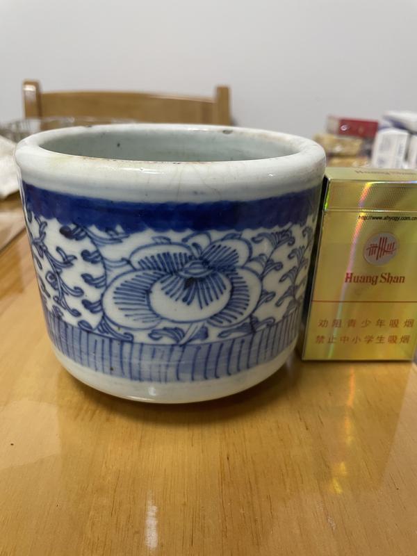 古玩陶瓷清代道光至咸豐纏枝花卉紋青花三足筒式香爐拍賣,當前價格1288元