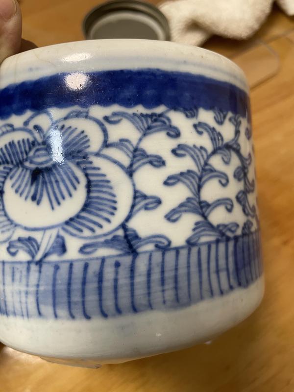 古玩陶瓷清代道光至咸豐纏枝花卉紋青花三足筒式香爐拍賣,當前價格1288元