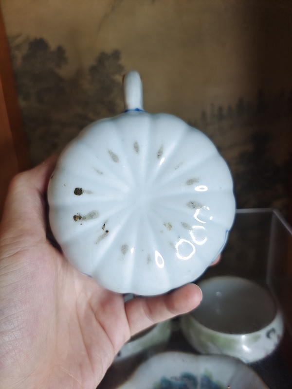 古玩陶瓷康熙仕女壺就賣瓷片錢拍賣,當(dāng)前價(jià)格999元