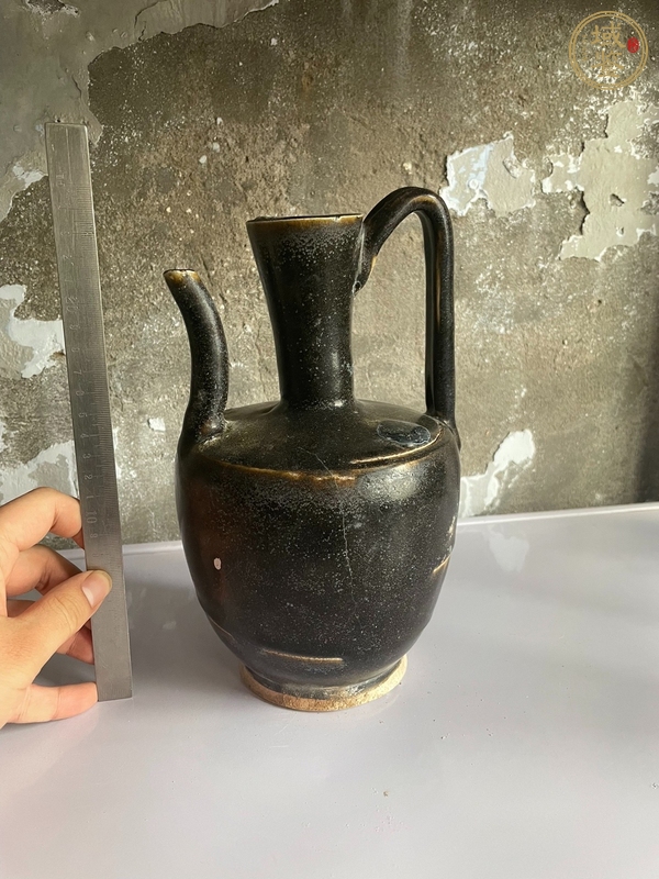 古玩陶瓷耀州窯黑釉執(zhí)壺真品鑒賞圖