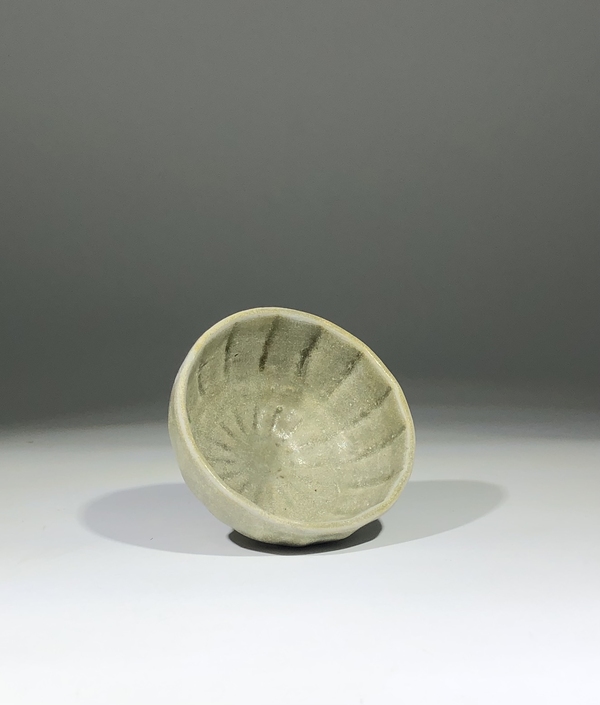 古玩陶瓷龍泉蓮子杯拍賣,當(dāng)前價(jià)格3200元