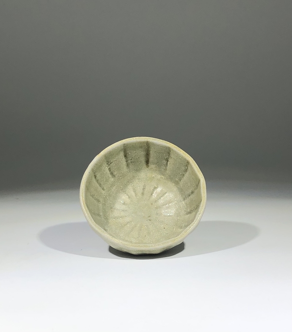 古玩陶瓷龍泉蓮子杯拍賣,當(dāng)前價(jià)格3200元