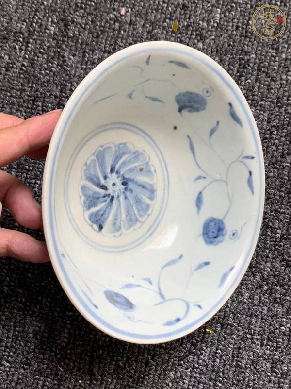 古玩陶瓷明中花卉紋青花碗真品鑒賞圖