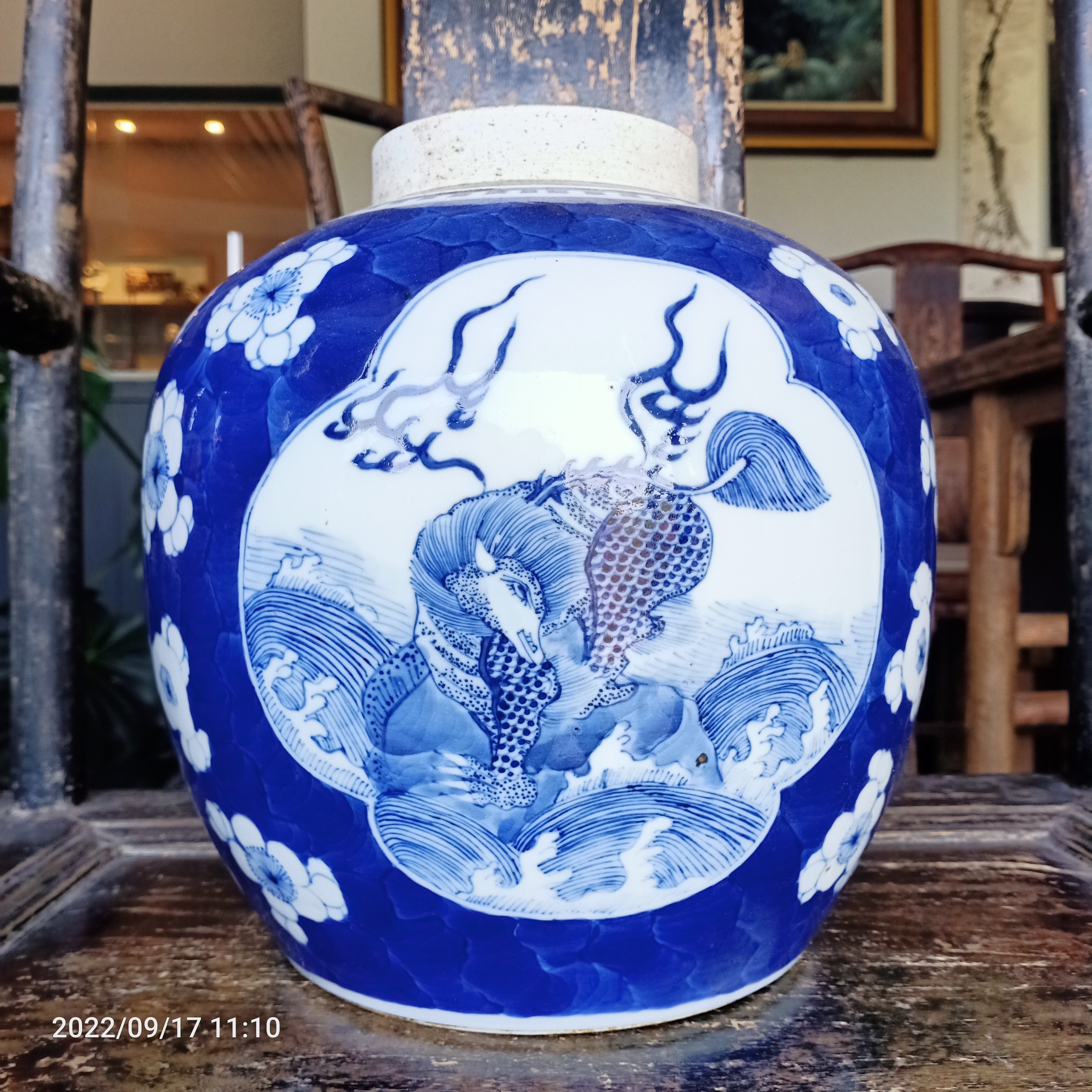 秘藏 元 青花留白 浮雕荷花白鷺紋 獸耳罐 古陶瓷品 陶芸 瓷器