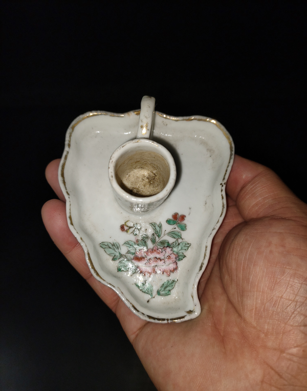 古玩陶瓷晚清民國粉彩花卉紋樹葉型燈臺拍賣,當前價格500元