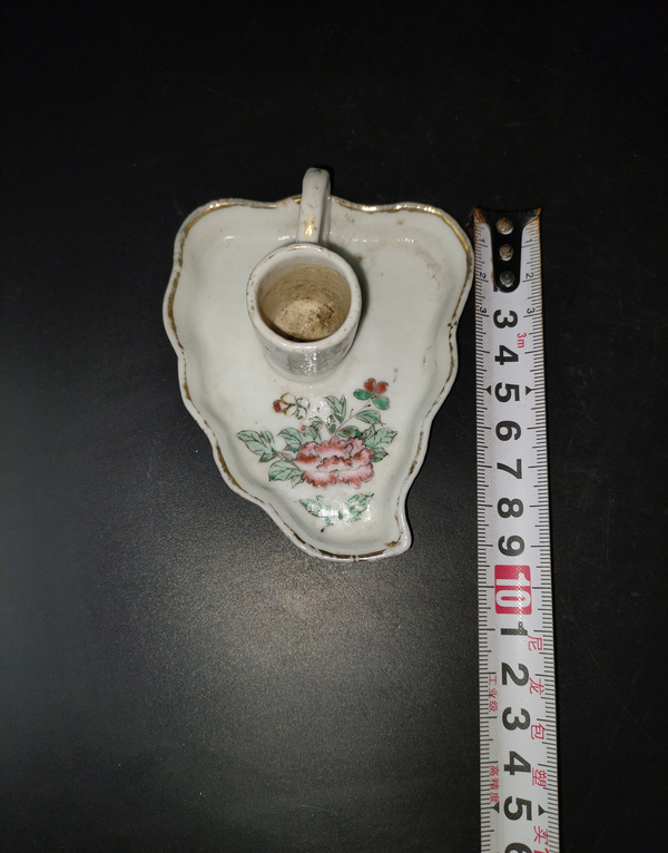古玩陶瓷晚清民國粉彩花卉紋樹葉型燈臺拍賣,當前價格500元