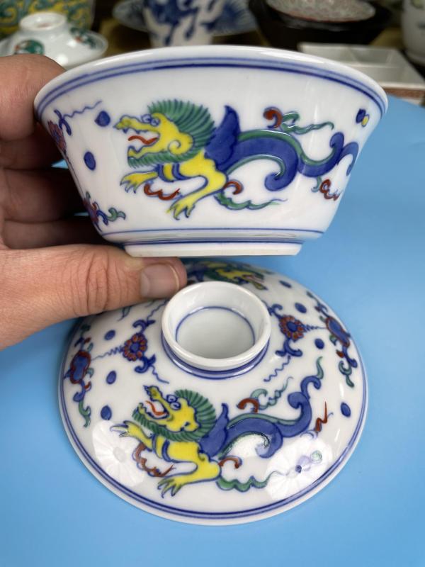 古玩陶瓷清晚期 斗彩夔龙纹盖碗拍卖，当前价格950元