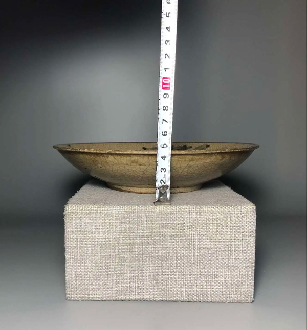 古玩陶瓷青花花卉紋哥釉盤拍賣,當(dāng)前價格588元