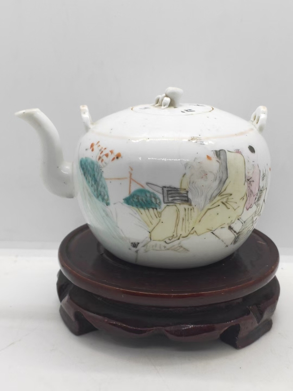 古玩陶瓷清光緒 淺絳彩人物紋提梁壺拍賣,當(dāng)前價(jià)格4600元
