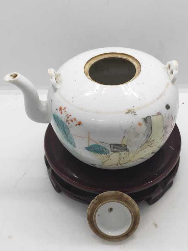 古玩陶瓷清光緒 淺絳彩人物紋提梁壺拍賣,當(dāng)前價(jià)格4600元