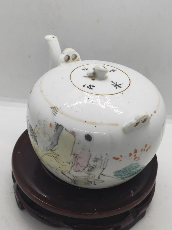 古玩陶瓷清光緒 淺絳彩人物紋提梁壺拍賣,當(dāng)前價(jià)格4600元