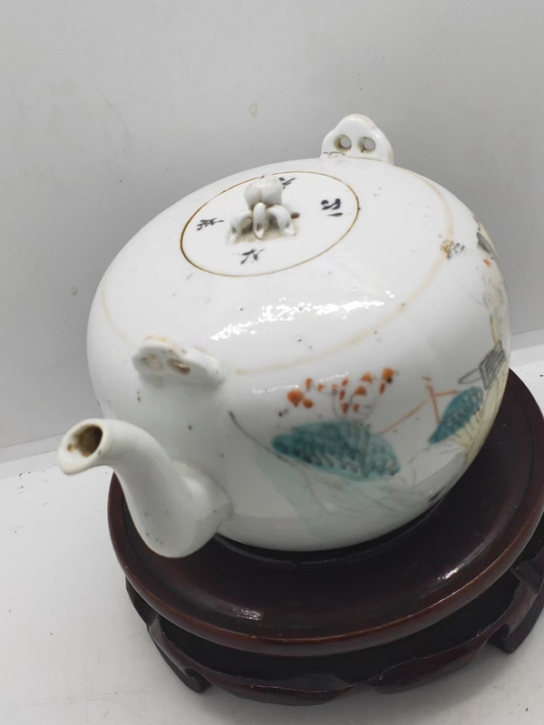 古玩陶瓷清光緒 淺絳彩人物紋提梁壺拍賣,當(dāng)前價(jià)格4600元